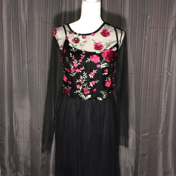 dress with flowers - Picture 4 of 4